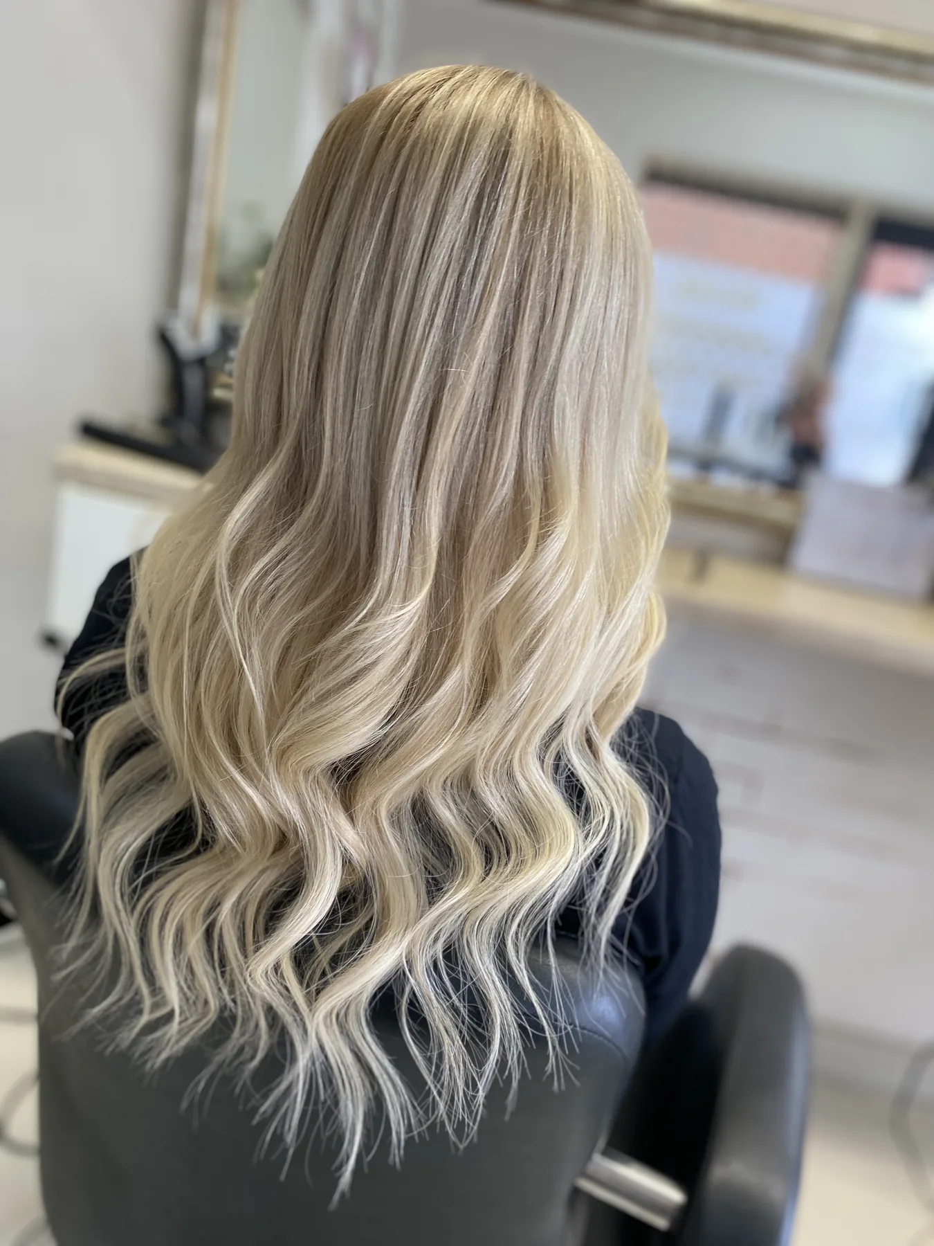 Metamorfoza włosów blond 002 przed i po w salonie M&M Retkinia — po
