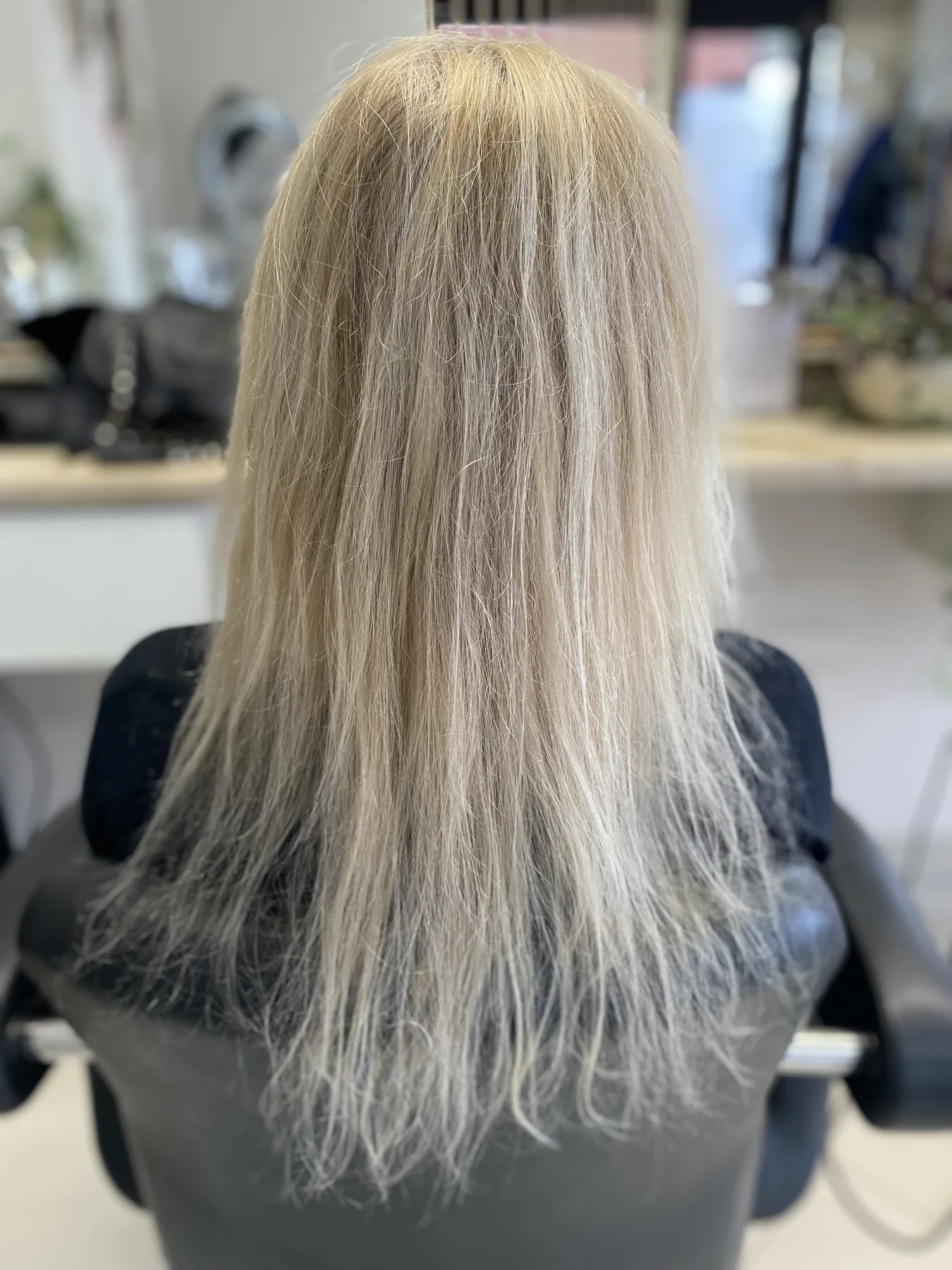 Metamorfoza włosów blond 002 przed i po w salonie M&M Retkinia — przed
