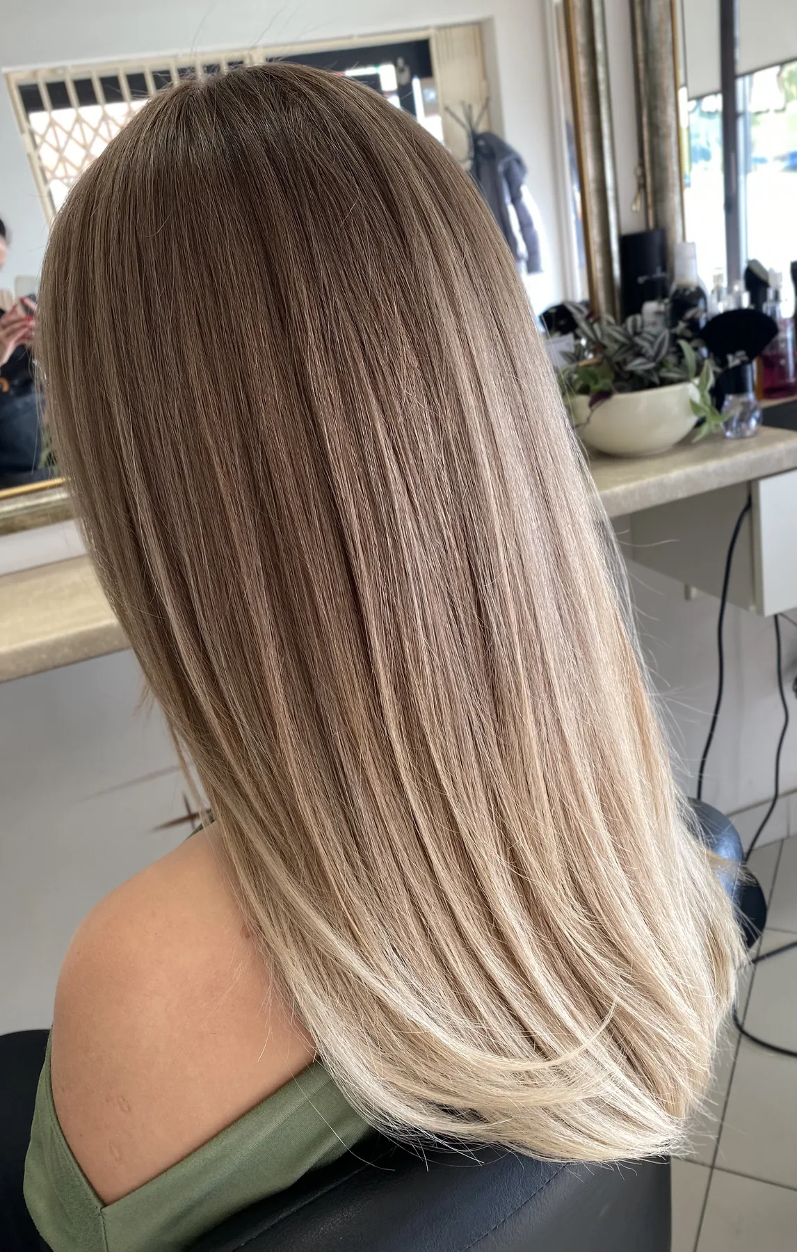 Metamorfoza blond 004 przed i po w salonie M&M Retkinia — po